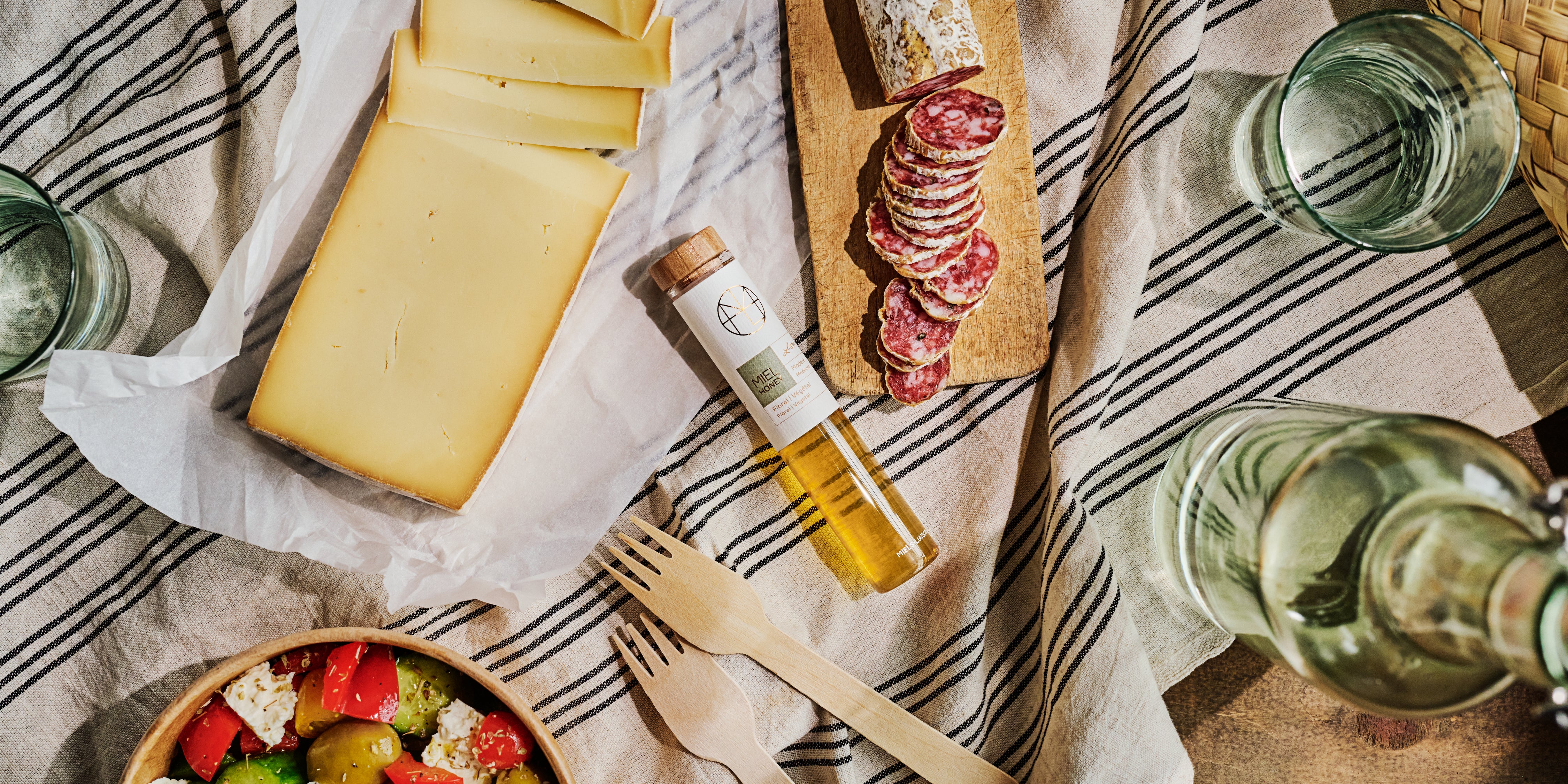 fromage-a-pate-ferme-piquenique-miel-de-trefle