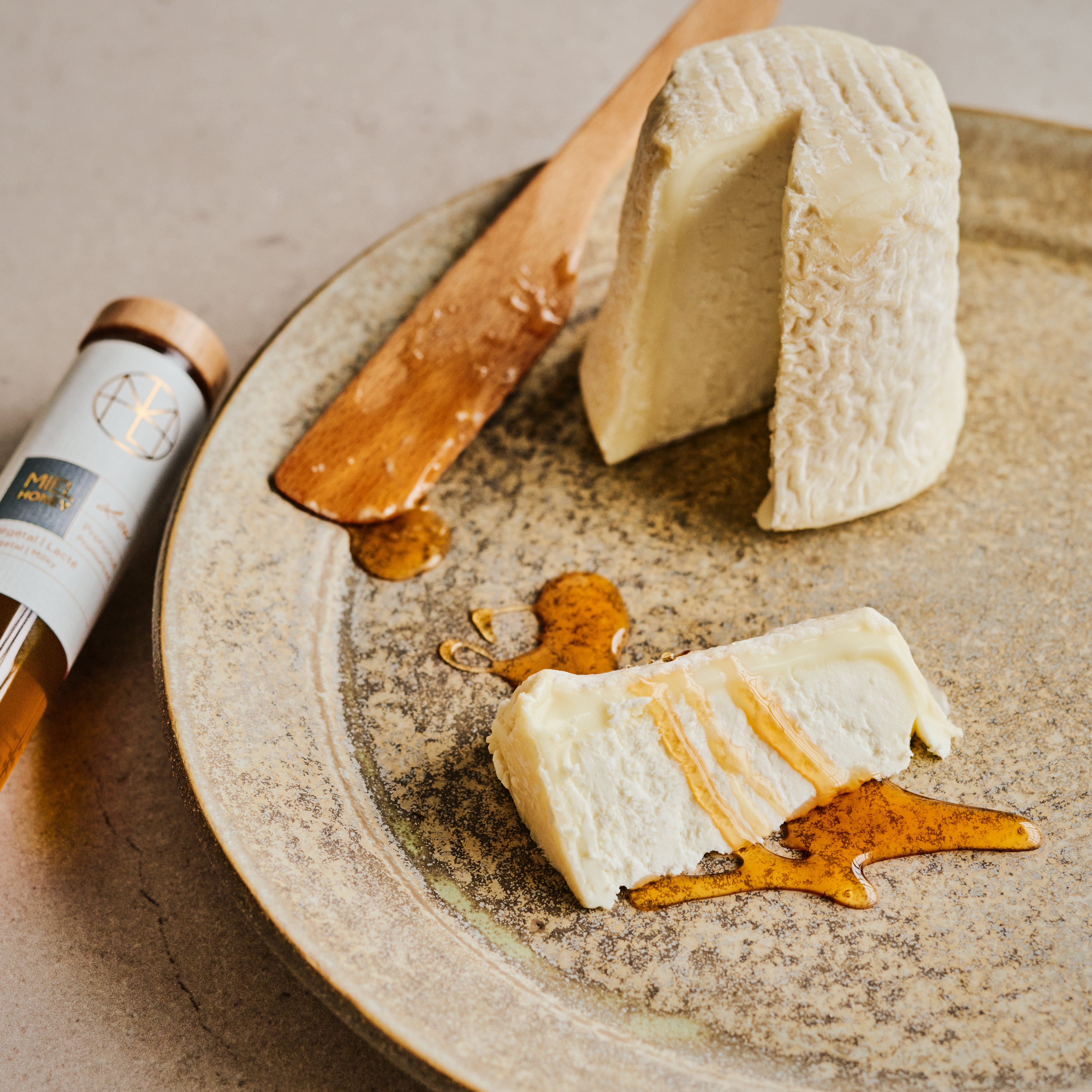 L-021-miel-de-bleuet-sur-fromage-du-quebec